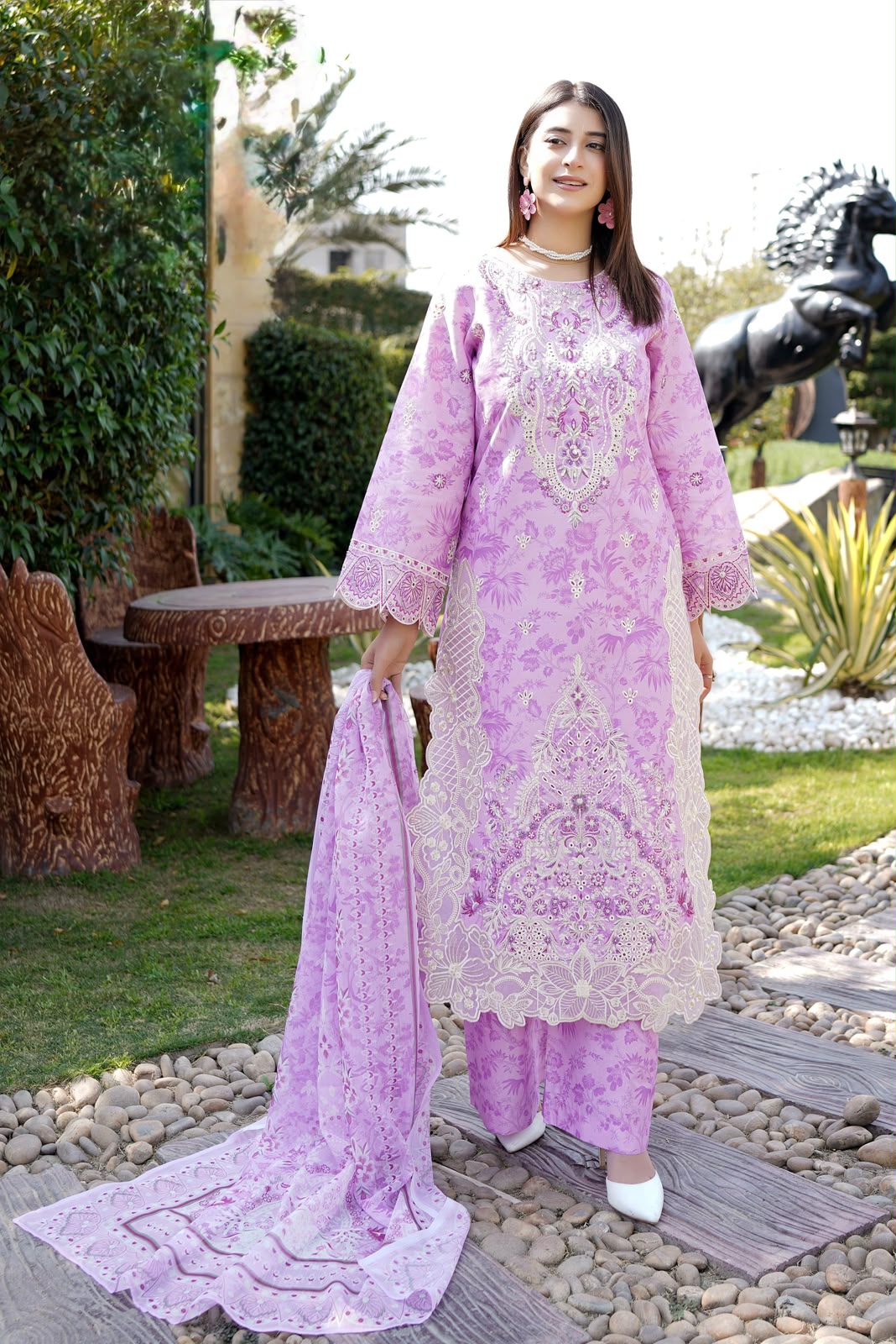 Mushtaq & Sons 3 Piece Lawn Suit in Lilac